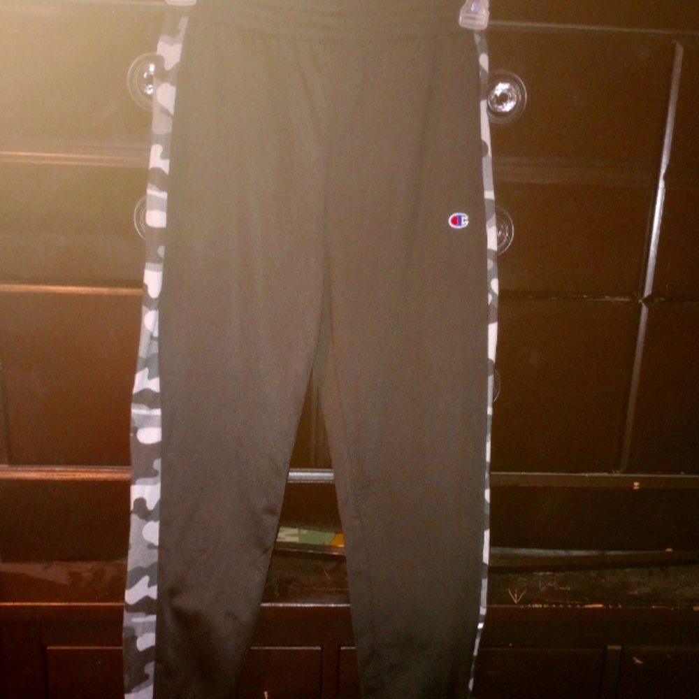 Champion Athletic‎ pants with camo size boys L